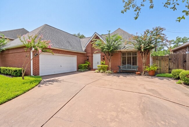 Photo - 230 Lakeside Blvd