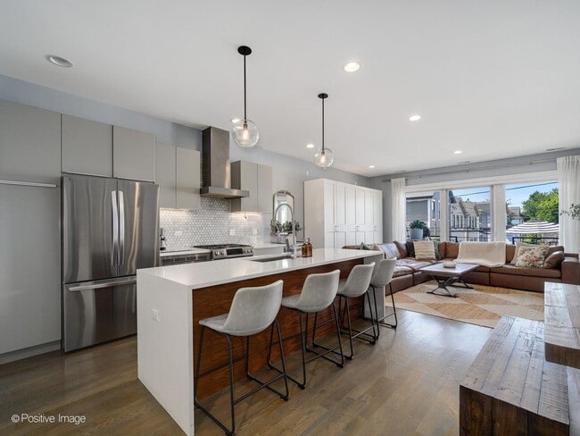 Photo - 2550 W Fullerton Ave