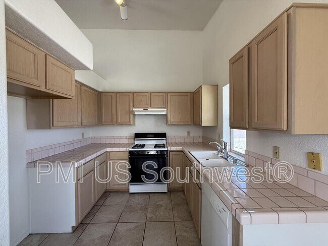 Photo - 1987 Easy St