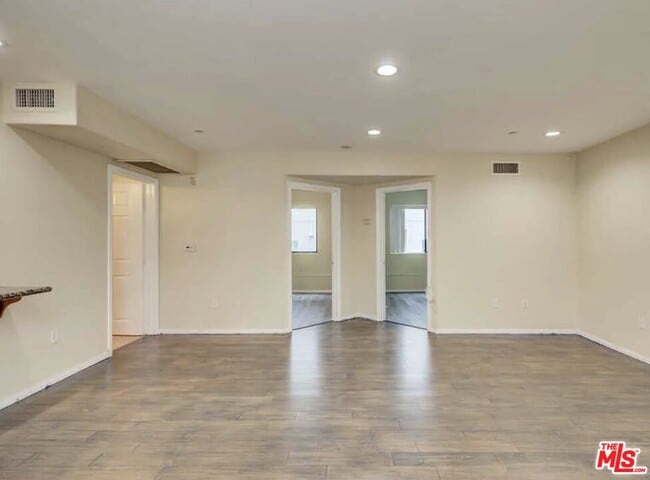 Photo - 6815 Baird Ave Unidad 2