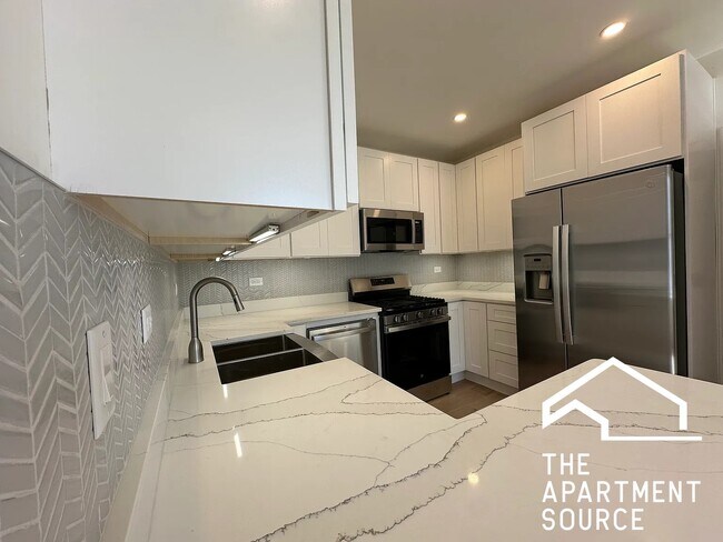 Photo - 2037 N Damen Ave