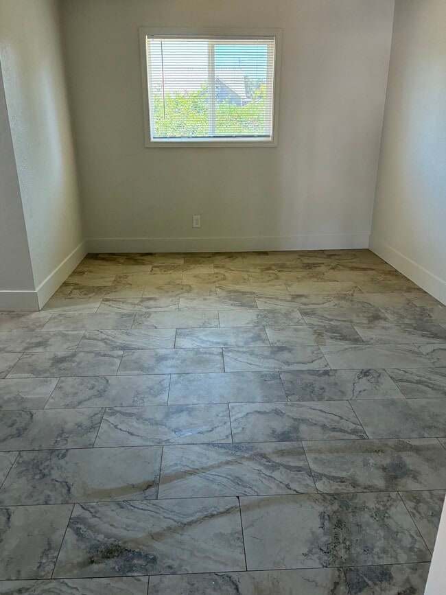 Photo - 627 S Chinowth St Unit 627 S Chinowth St - Visalia, CA 93291