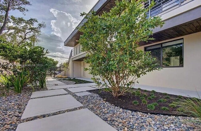 Photo - 1273 NE 38th St Unidad 1-8