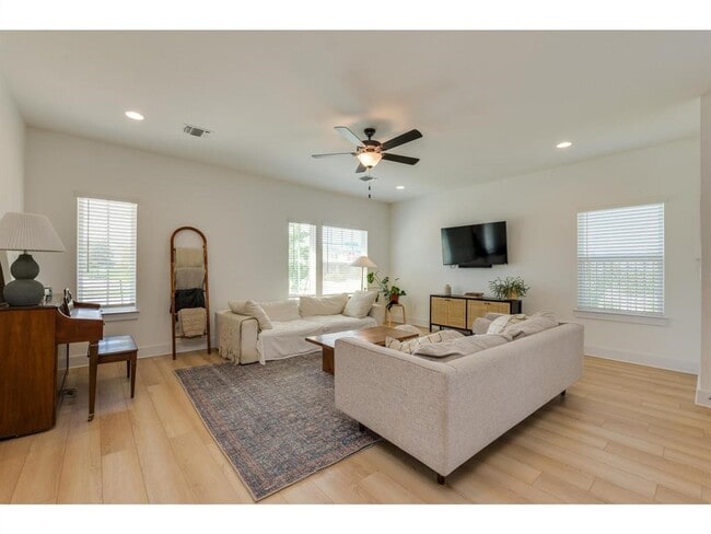 Photo - 8801 Looksee Ln