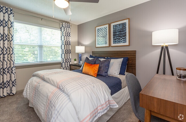 2BR, 1BA - 845 SF