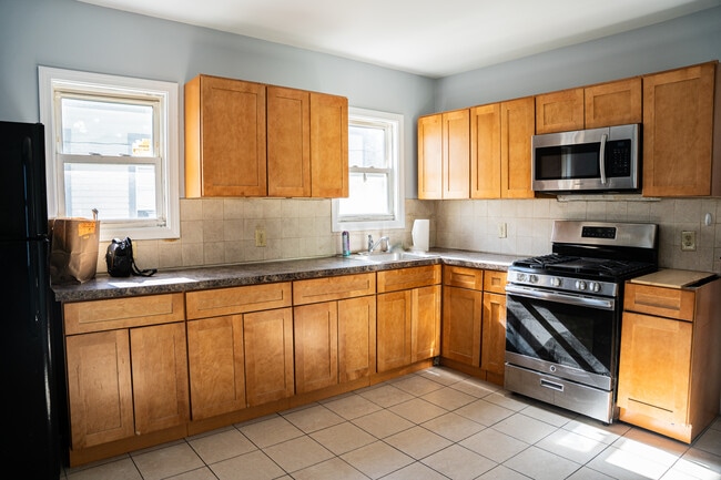 Building Photo - 1 Kendall St Unit 201