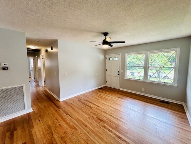 Photo - MOVE IN SPECIAL- $300 Off First Month's Rent-MOVE IN READY BRICK HOME!