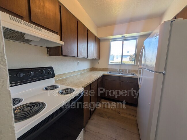 Photo - 275 Rose Ave Unit J