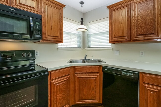 Photo - 1012 SW Hillside Dr