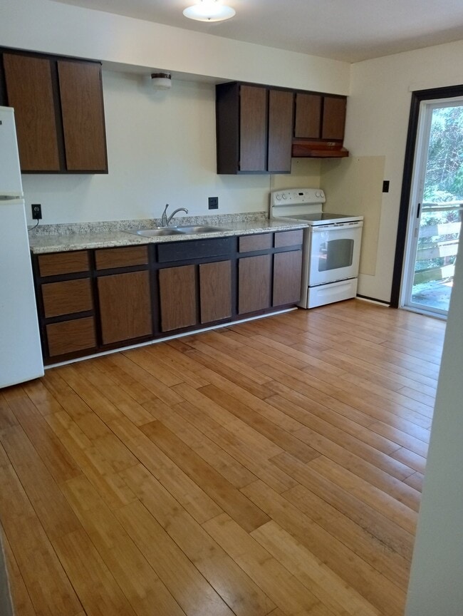 Photo - 205 Erie St Unit 3