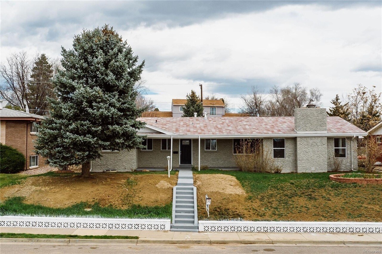 Front View of House - 165 W Midway Blvd House