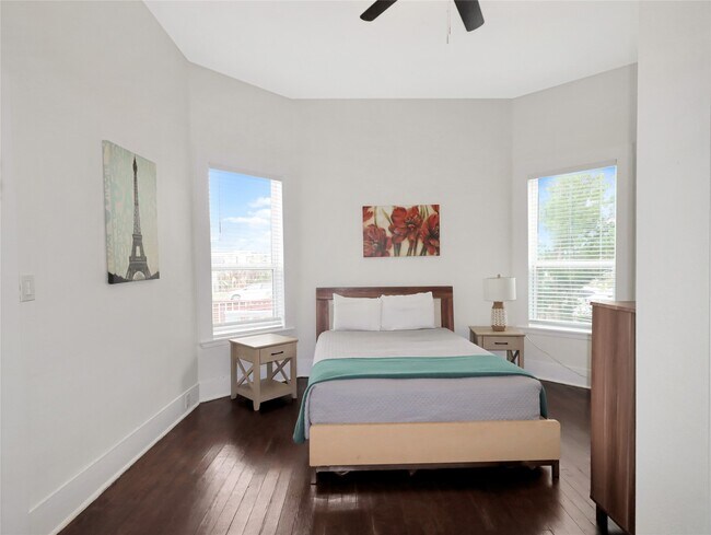 Photo - 1919 Avenue O