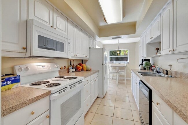Photo - 318 SE 7th Ave Townhome