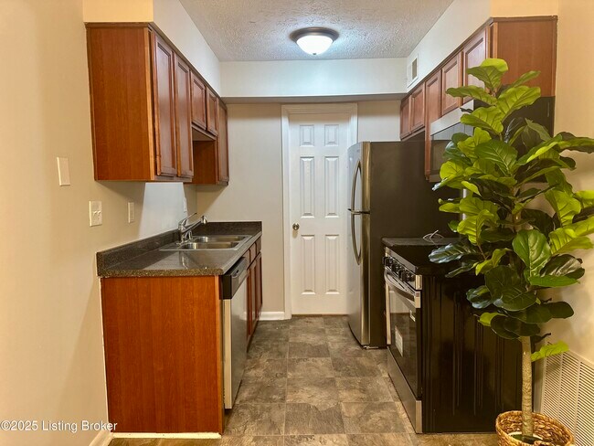 Photo - 219 Middletown Square