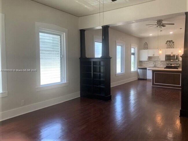 Photo - 371 NW 3rd St Unidad L