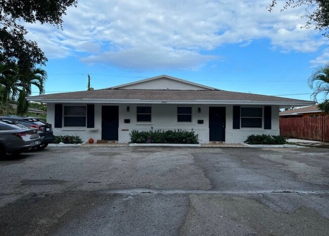 Building Photo - 3001 Albatross Rd Unit 3020 Albatross Rd Apt 2