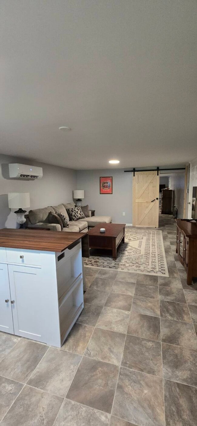Building Photo - 5220 Jacksboro Pike Unit Basement Apartment