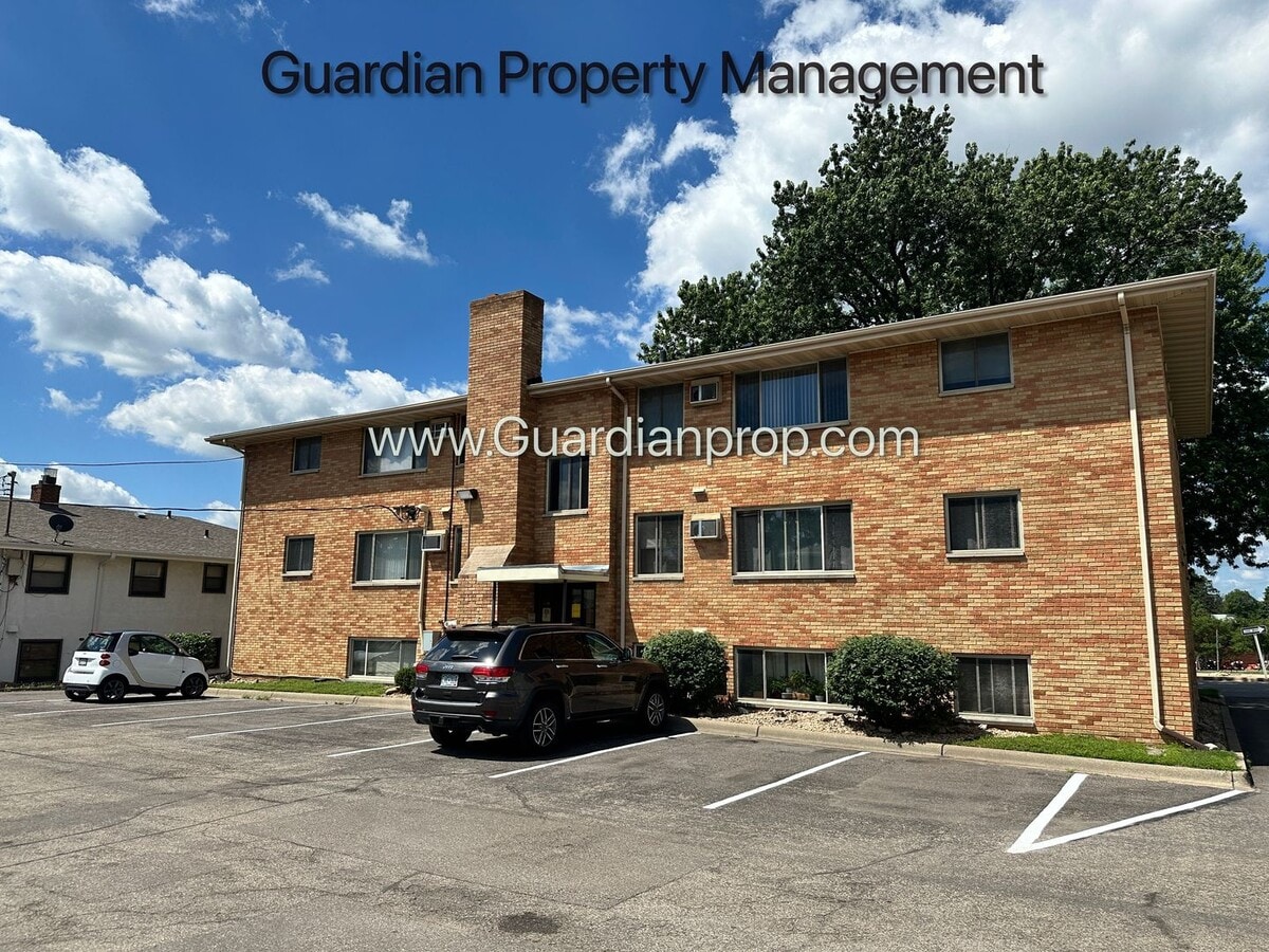 Photo - Richfield Ground Level 1 Bedroom, Heat Paid, Parking, Free USI Fiber Internet, Parking Unit #1