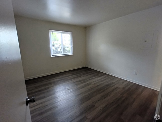 Building Photo - 600 Reusens Rd Rental