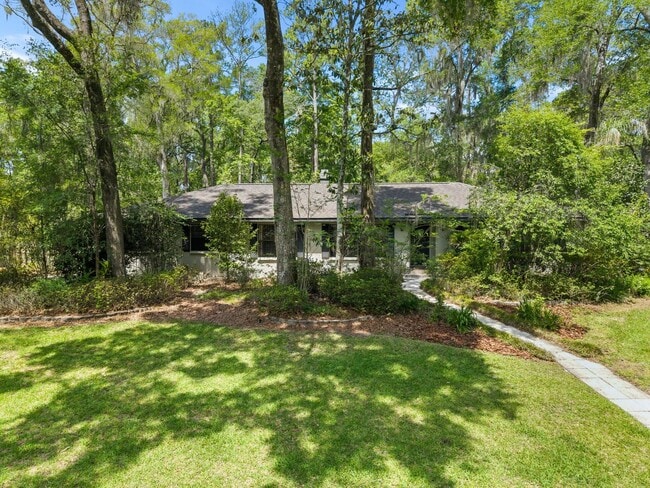 Building Photo - Spacious Pool Home in Desirable NW Gainesville
