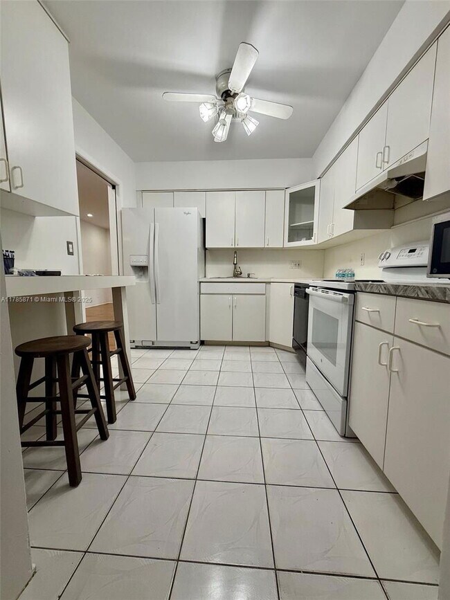 Building Photo - 8670 SW 28th St Rental