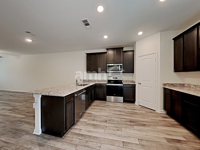 Photo - 1126 Treeta Trail