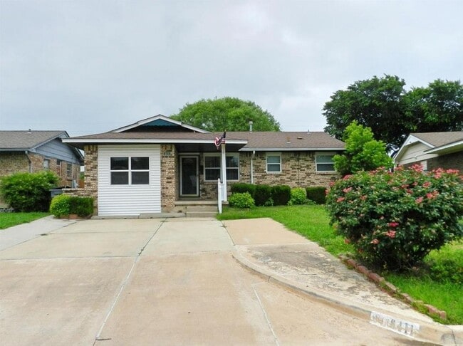 Photo - 6411 NW Compass Dr