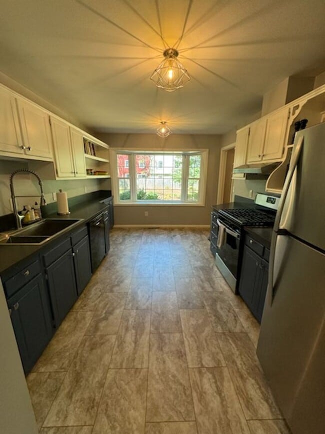 Photo - 204 Huntington Ln