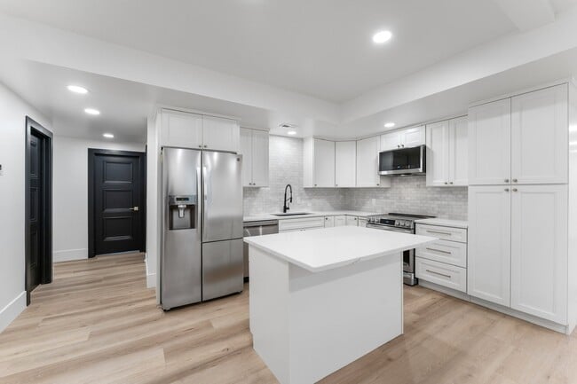 Building Photo - 807 N 200 E