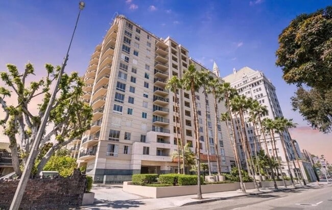Building Photo - 2-Bedroom, 2-Bathroom Home in Prime Long B...