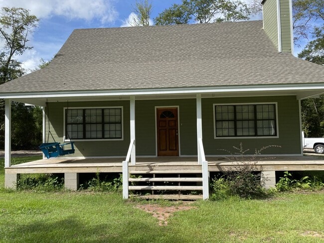 Building Photo - COUNTRY LIVING- LAKELAND GA Rental