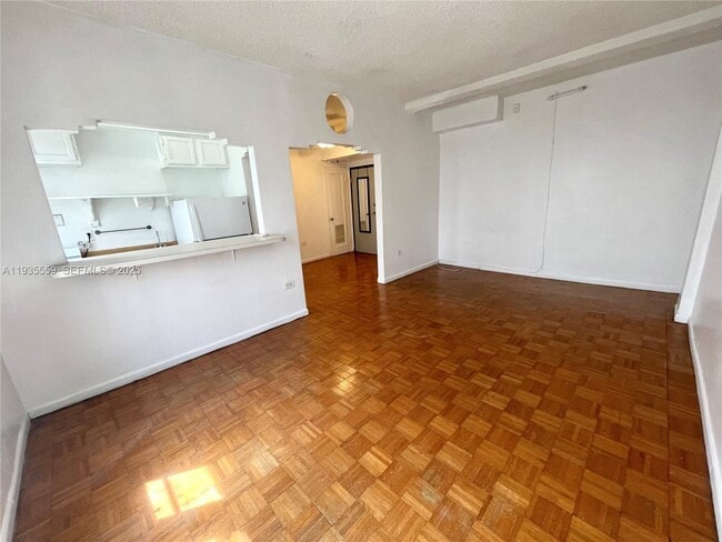 Photo - 901 Collins Ave Unidad 109