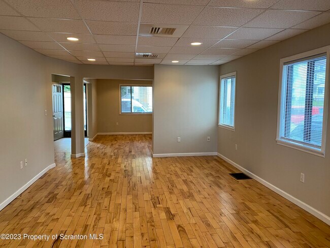 Photo - 440 Larch St