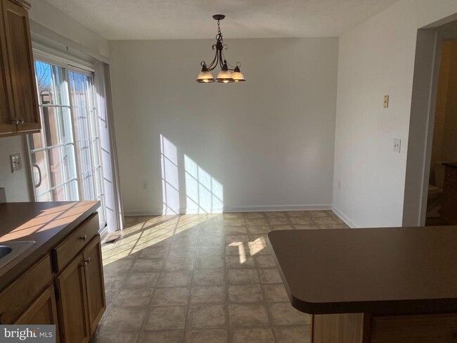 Photo - 118 Seabreeze Ln