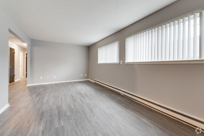 2BR, 1BA - 900 - 960 SF