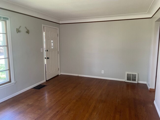 Photo - Charming Bungalow Available - Walk To Southdale Mall!