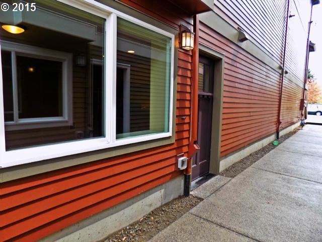 Entrance to ADU from the side of the house - 443 NE GRAHAM ST Unit B