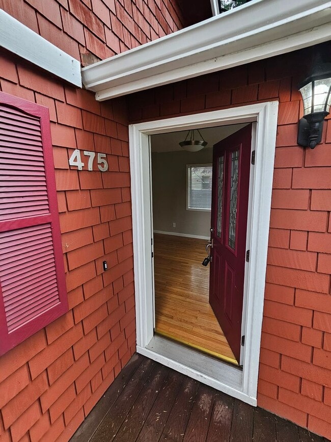 Photo - 475 Madrona Ave S