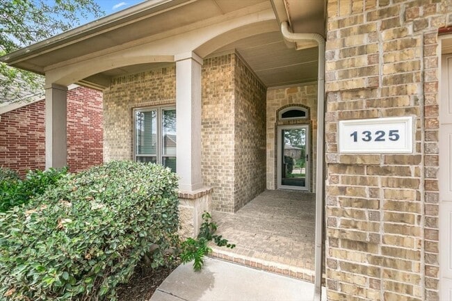 Photo - 1325 Amazon Dr