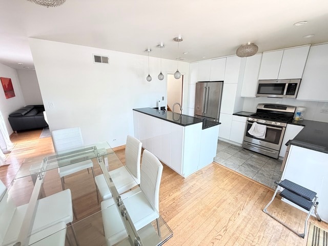 Photo - 5557 S Harper Ave