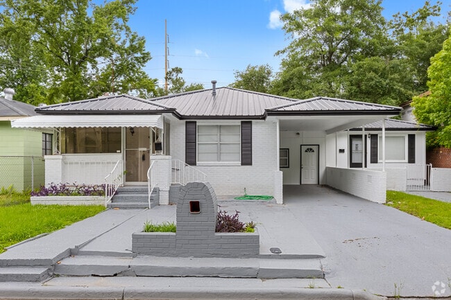 Building Photo - 819 W 51st St Rental