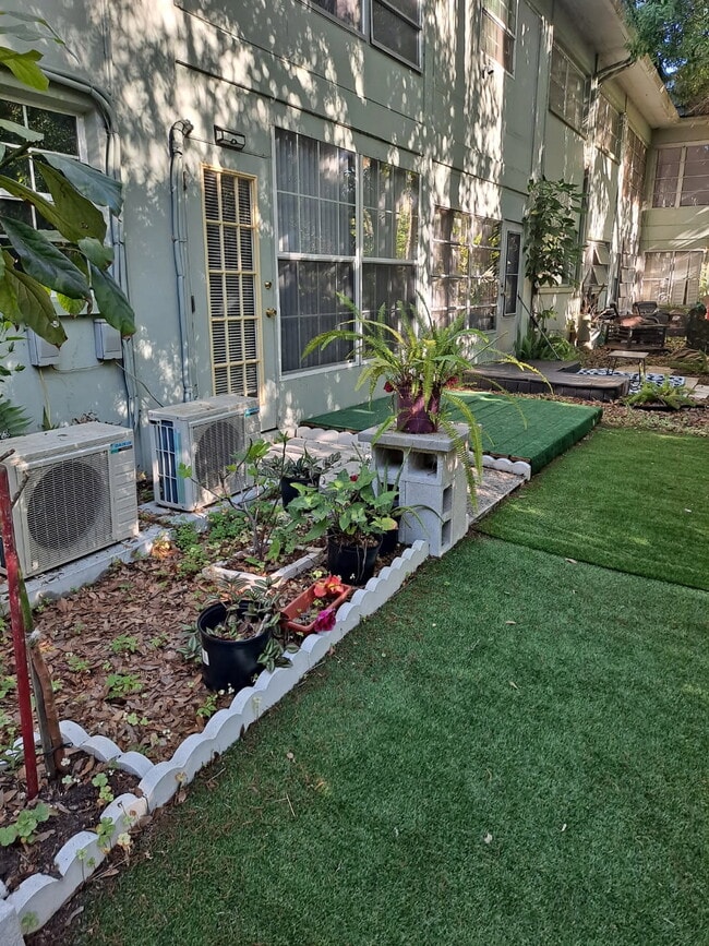 Building Photo - 1433 S Belcher Rd Unit # G6