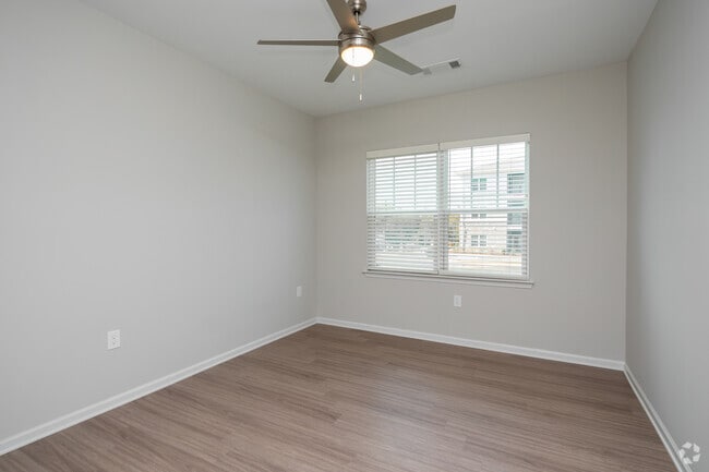 2BR, 2BA - 1,072SF - Bedroom