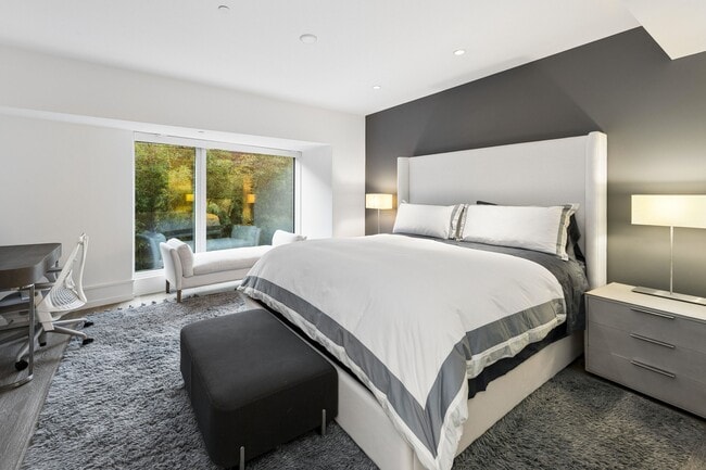 Photo - 2121 Webster St