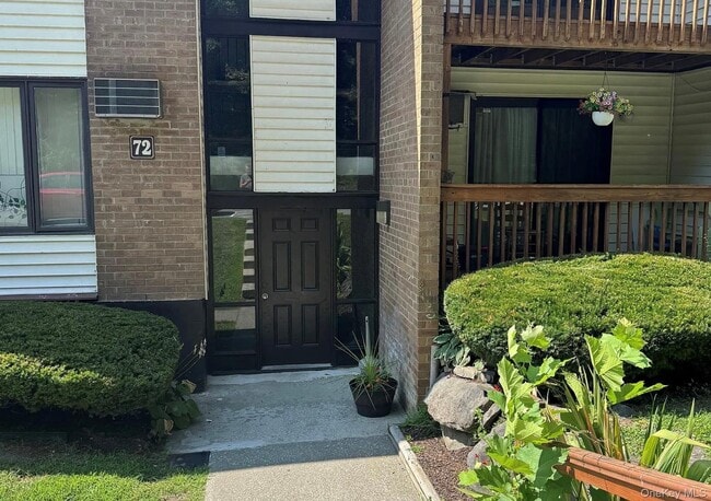 Building Photo - 3 Hook Rd Unit 72k