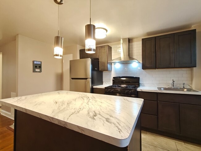 Building Photo - 6752 Blakemore St Unit B2