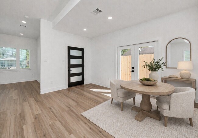 Photo - 8106 Locksley Rd
