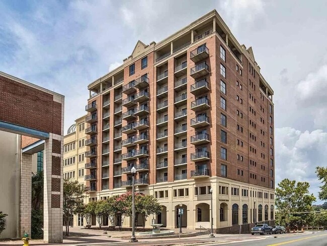 Building Photo - 215 W College Ave Unit 802