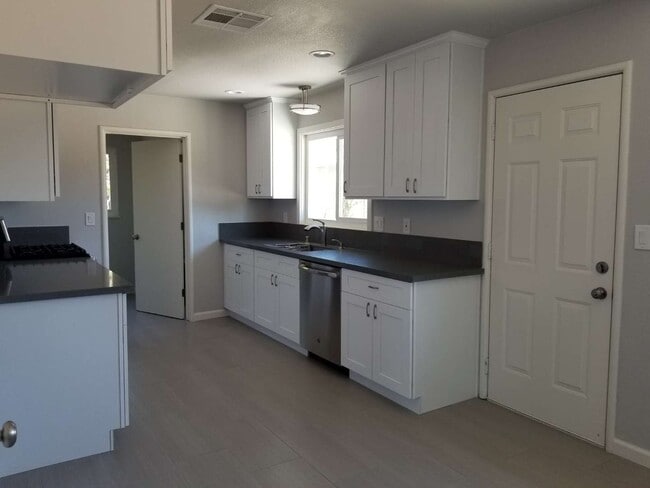 Photo - 2500 Dana Ln