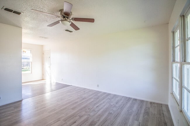 Photo - 1921 73rd St